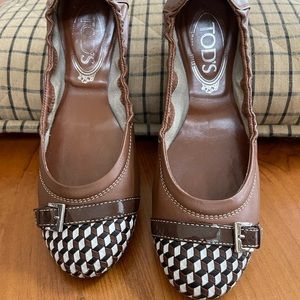 Stunning Tod’s ballet flats in cool geometric pattern 6.5